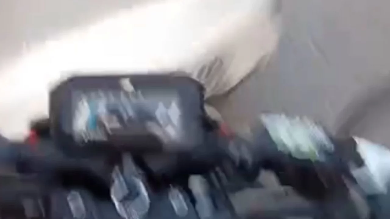 Osmangazi'de motosikletin otomobile çarptığı kaza kask kamerasında