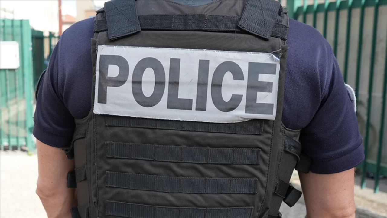 Epstein belgelerinde adı geçen eski Fransız Bakanın enstitüsünde arama!