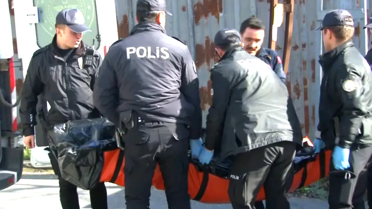 İstanbul'da korkunç olay! Boş arazide erkek cesedi bulundu 