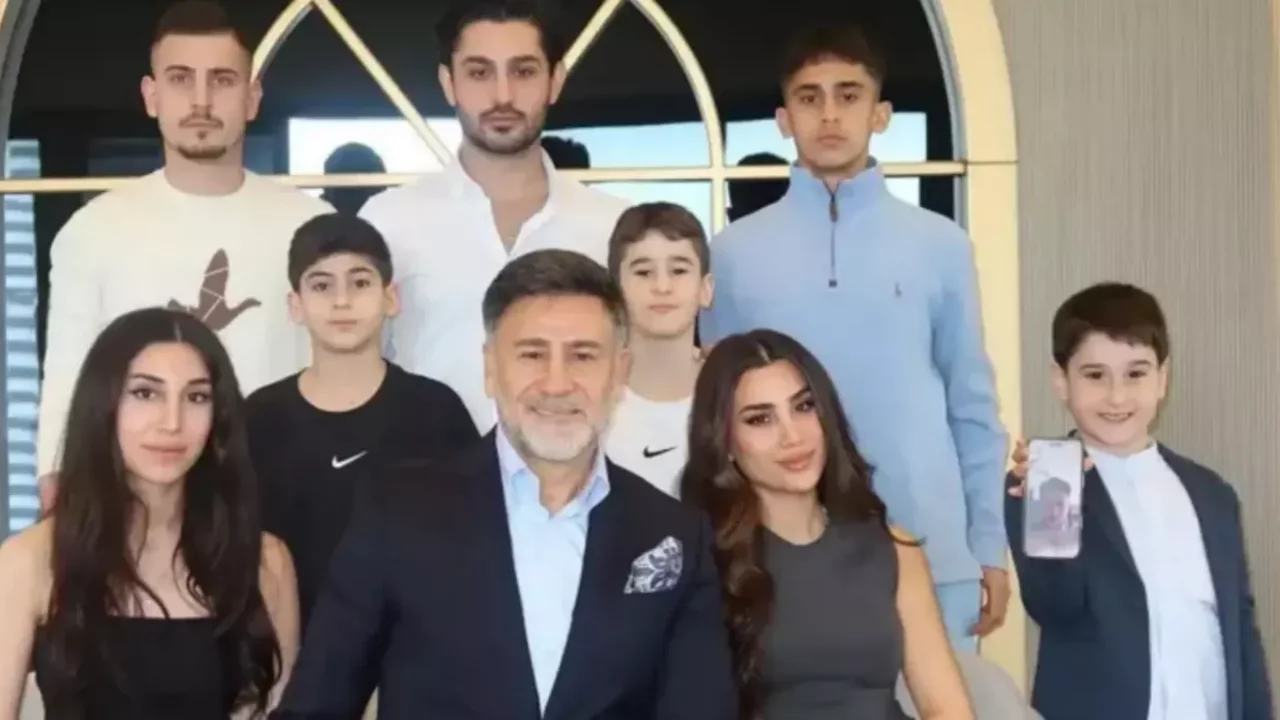 İzzet Yıldızhan kaç kez evlendi? İzzet Yıldızhan'ın kaç çocuğu var?