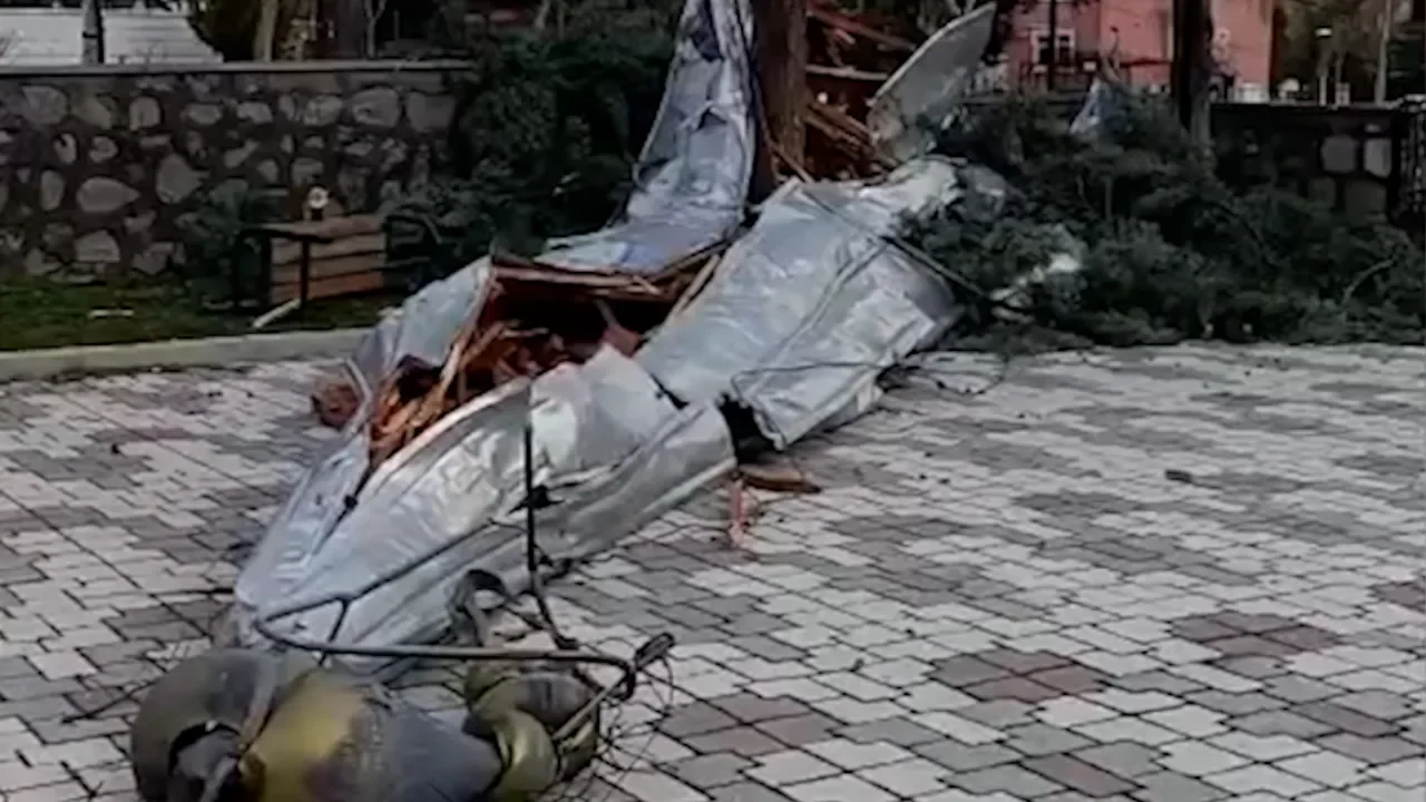 Isparta'da şiddetli fırtına! Minare kubbesi büyük gürültüyle yere düştü 