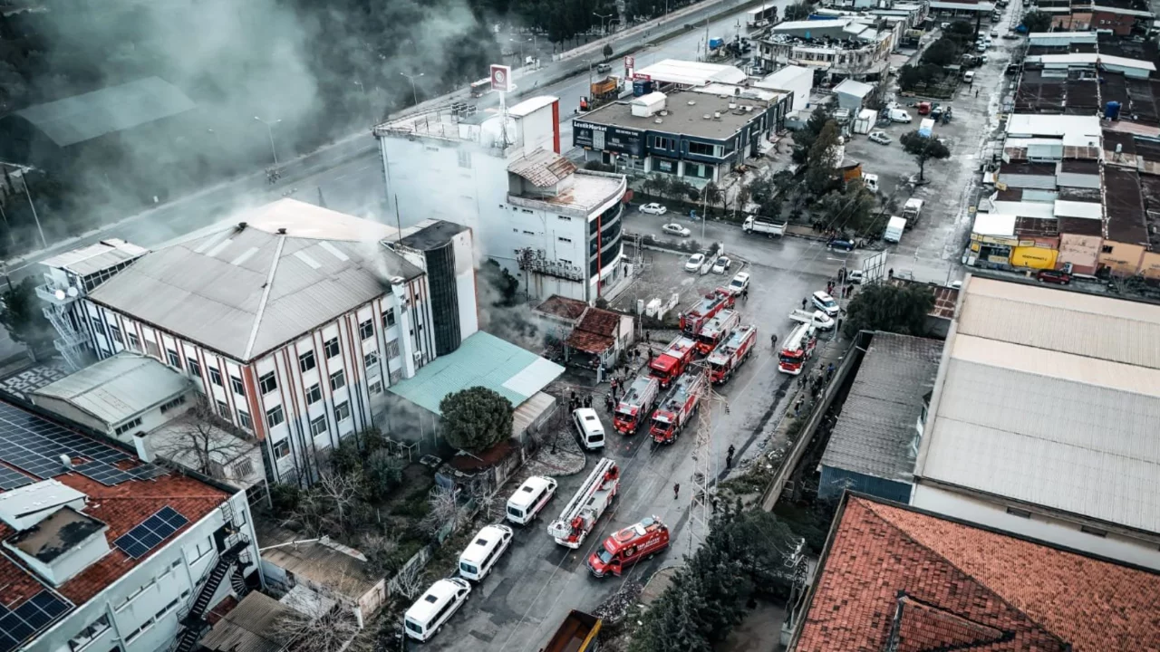 İzmir'de fabrikada çıkan yangın söndürüldü