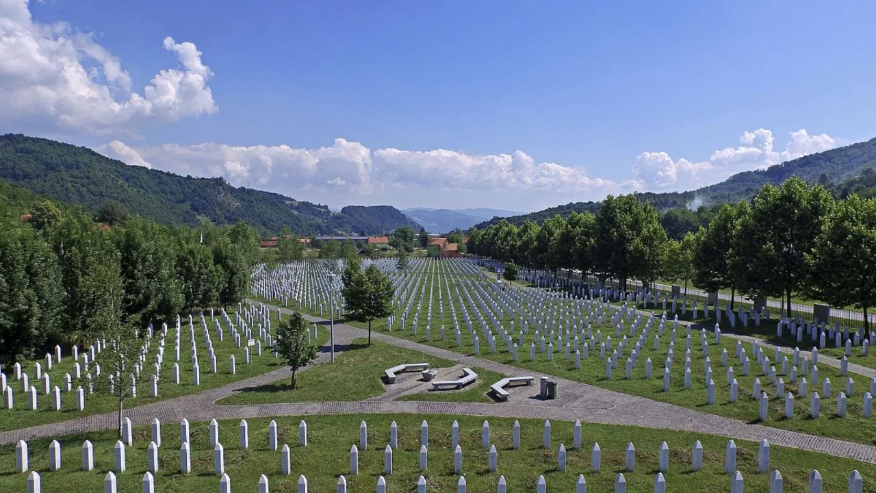 Srebrenitsa soykırımı hükümlüsü, trafik kazasında öldü