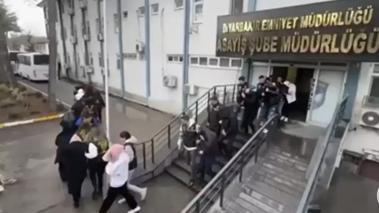 Diyarbakır'da eş zamanlı fuhuş operasyonu: 12 tutuklama