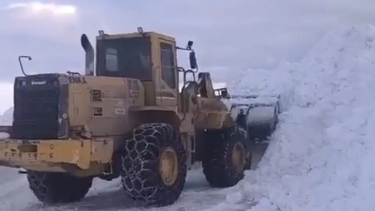 Bitlis'te yol açma ve genişletme çalışmaları sürüyor