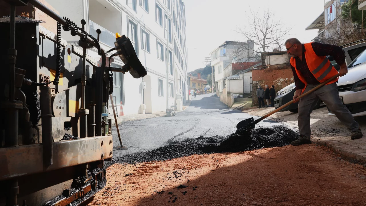 Osmangazi'de asfalt seferberliği: 25 yıllık yol baştan sona yenilendi