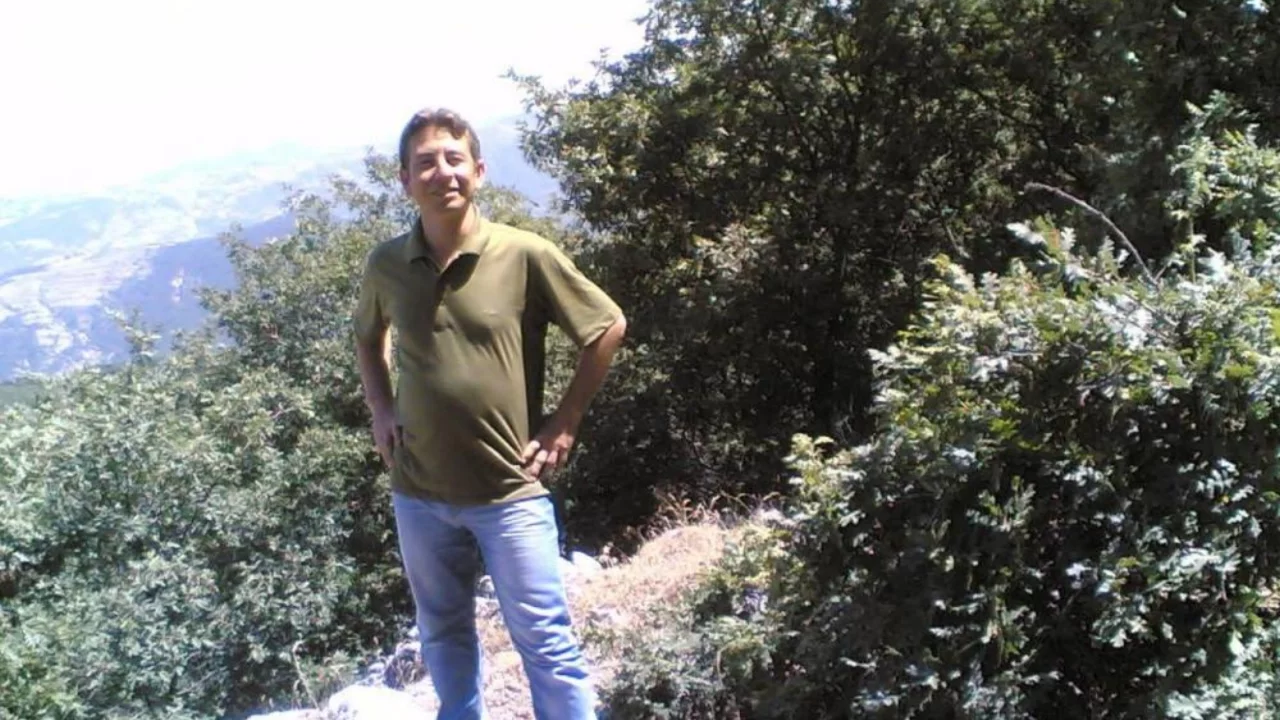 Halı sahada kalp krizi geçiren öğretmen hayatını kaybetti