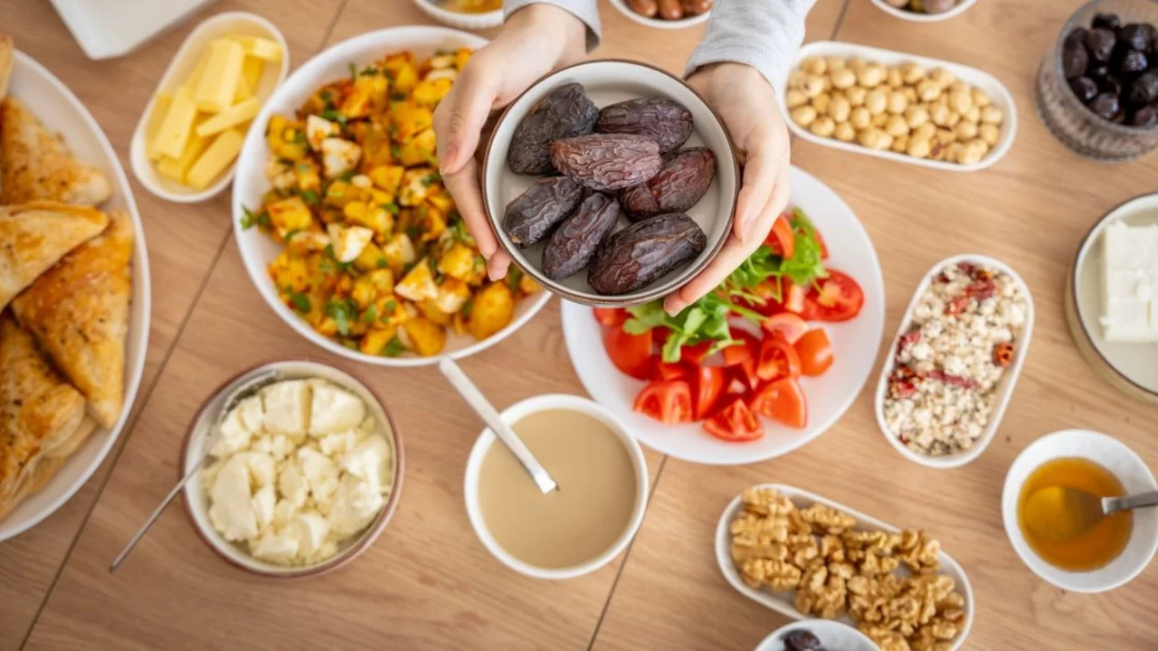 Uzmanından Ramazan'da sağlıklı beslenme uyarıları! Sahur ve iftarda bunlara dikkat edin...