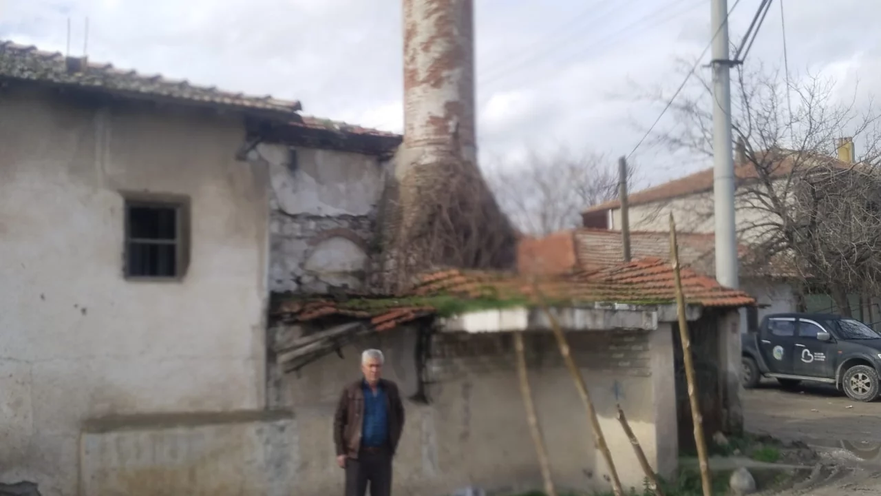 Tarihi eski cami çürümeye başladı