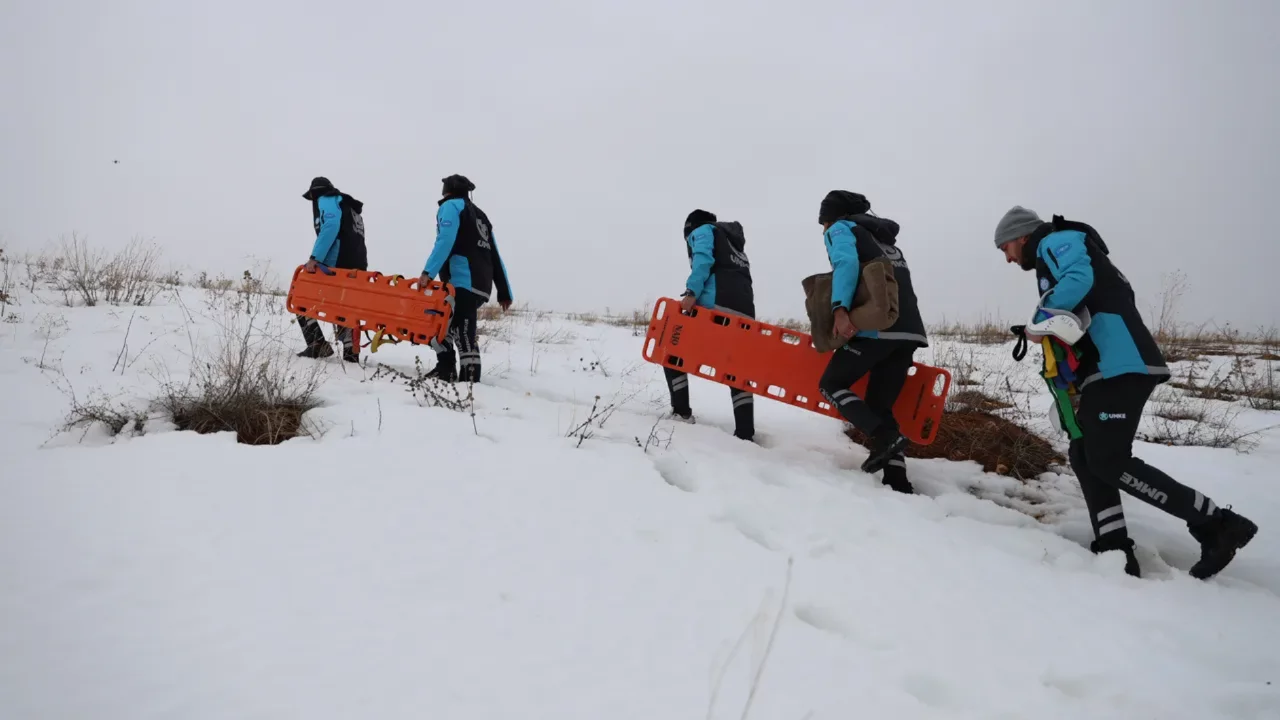 Bayburt'ta gerçeği aratmayan çığ tatbikatı 