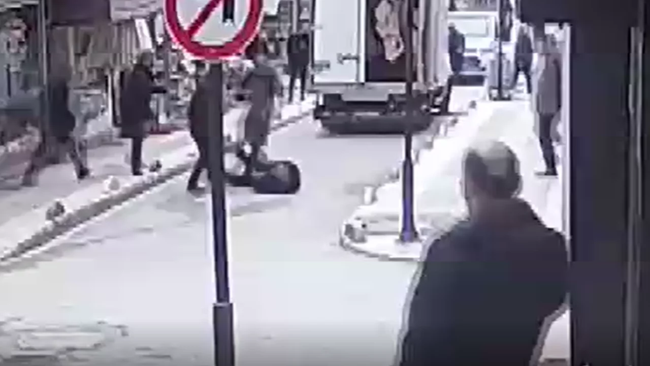 Elazığ'da korku dolu dakikalar! Önce vurdu, sonra tekmeledi...