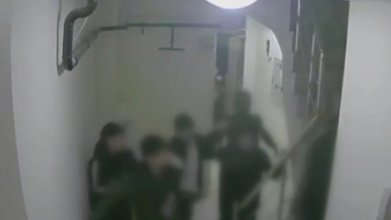 İstanbul'da güpegündüz gasp girişimi! Yaşlı adam çocukların elinden zor kurtuldu...