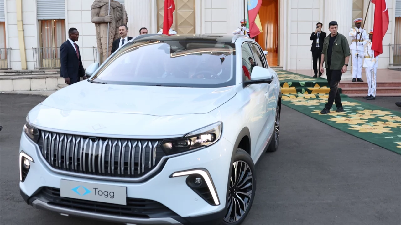 Cumhurbaşkanı Erdoğan, Etiyopya Başbakanı Ahmed'e Togg hediye etti 