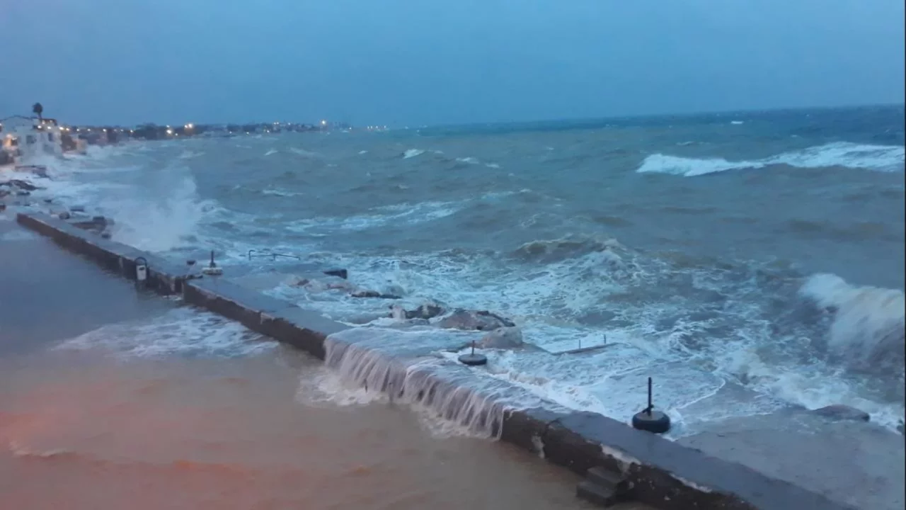 Çanakkale'de kuvvetli fırtına etkili oldu 