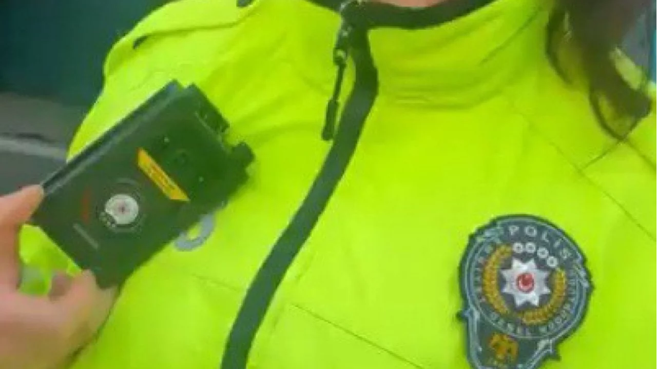 Polisi kayda alıp hakaret etmişti! Gözaltına alındı...