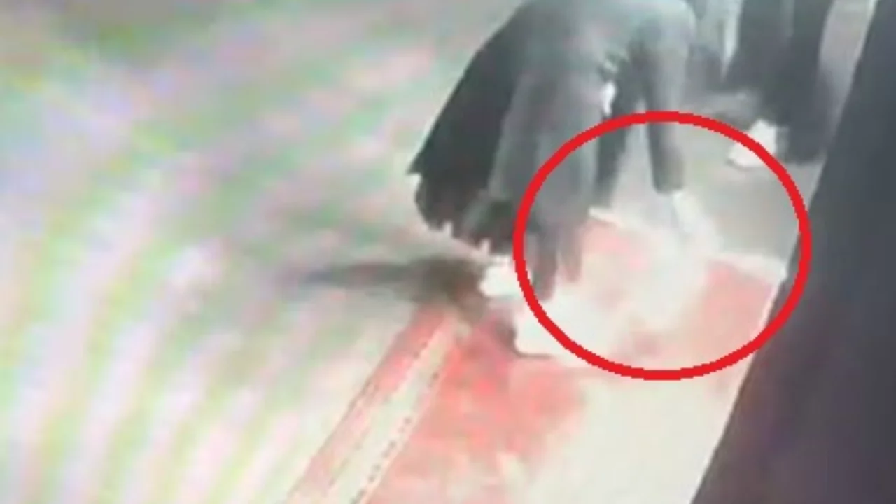 Kayseri'de apartmana 'büyü' iddiasına 2 gözaltı
