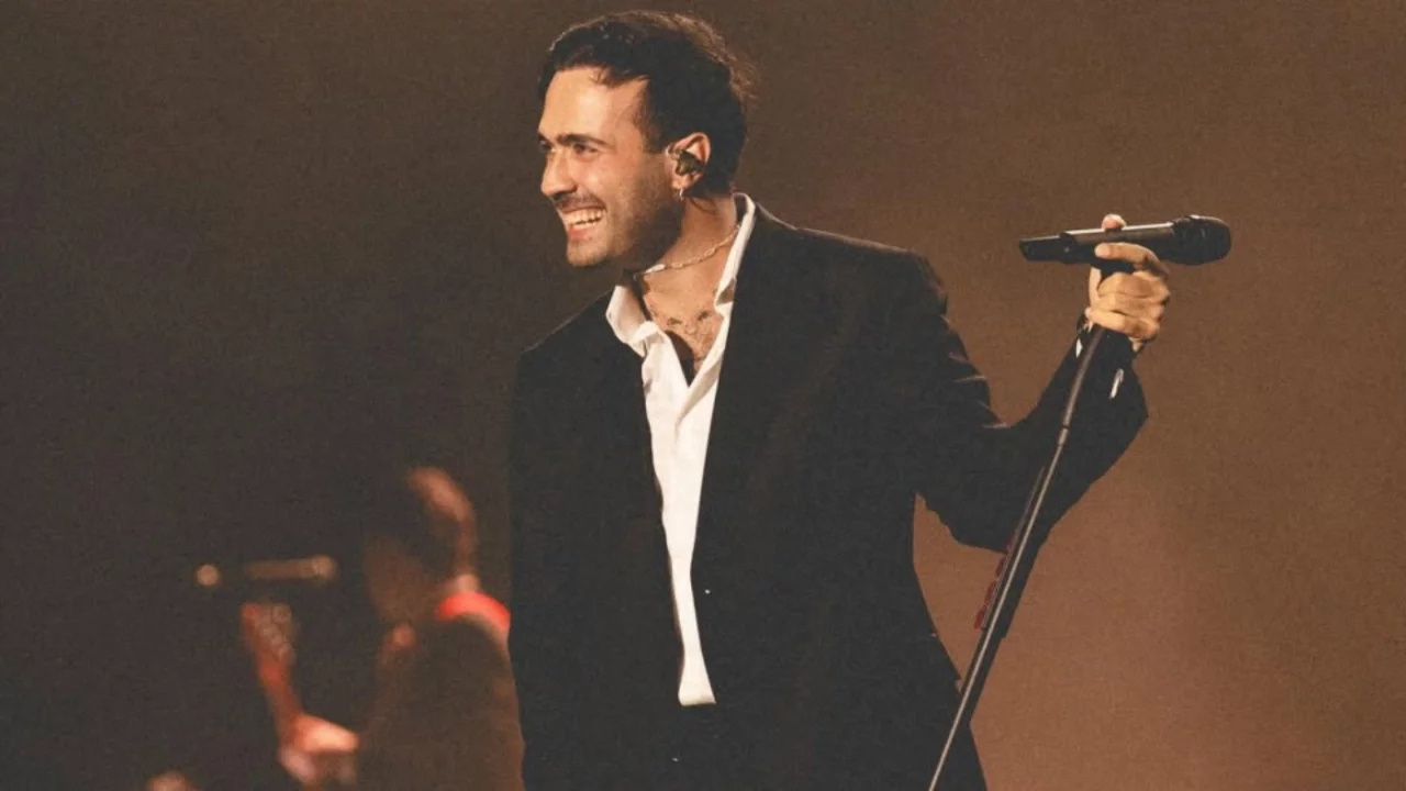  Mert Demir, konser gelirini ihtiyaç sahibi öğrencilere bağışladı