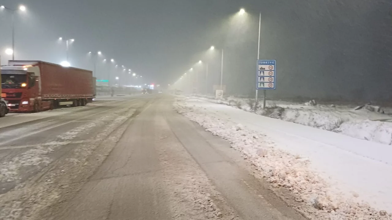 Balkanlar'dan gelen kar sınırdan girdi