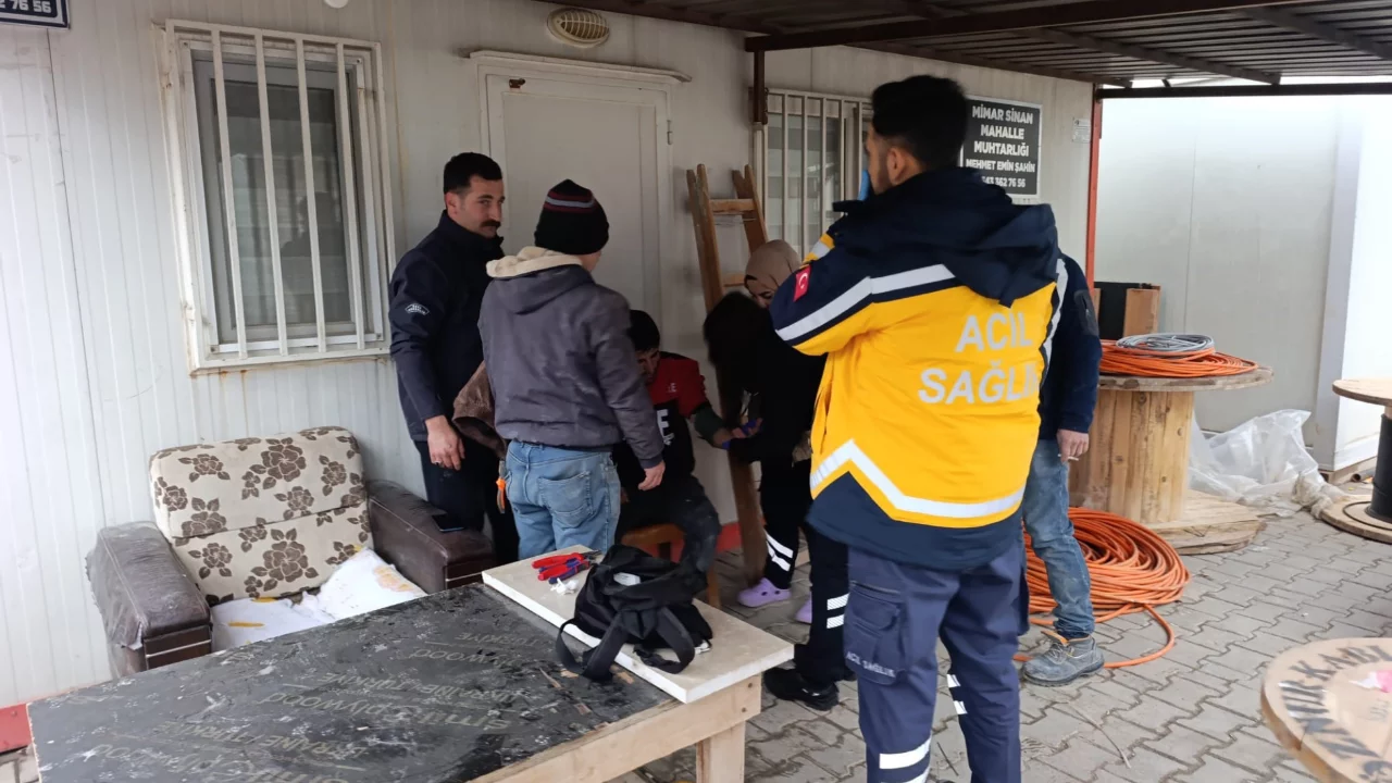 Matkapla elini delen işçi yaralandı