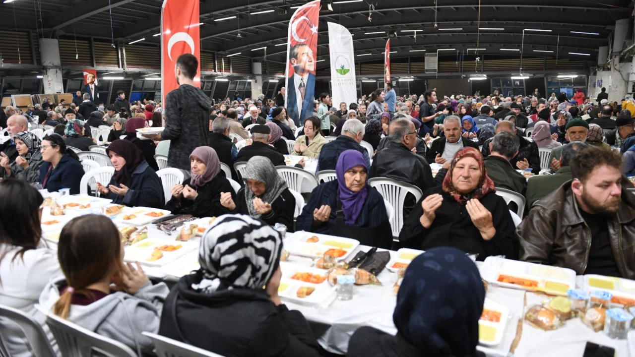 Osmangazi'de Ramazan coşkusu meydanlara taşıyor