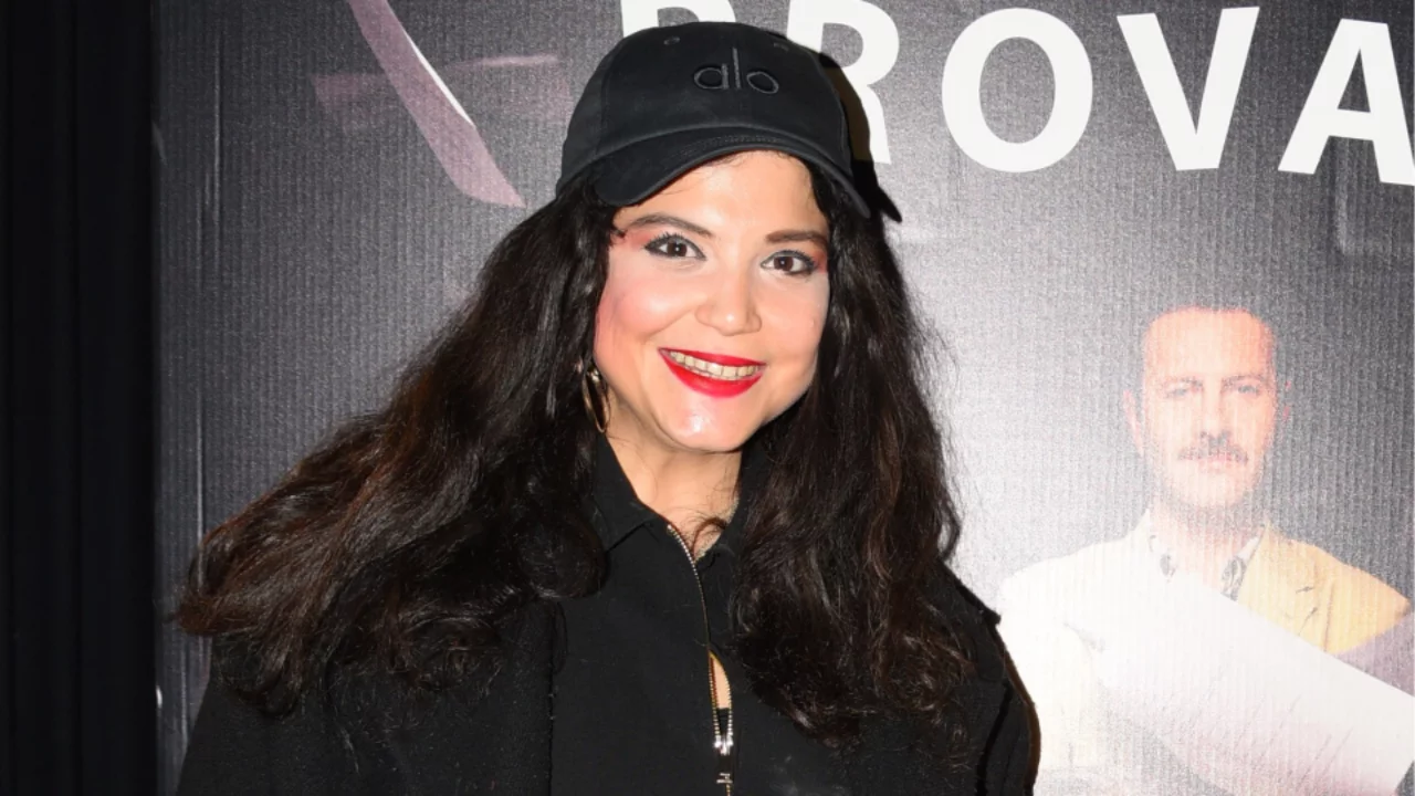  Feyza Civelek: Diyetteyim 