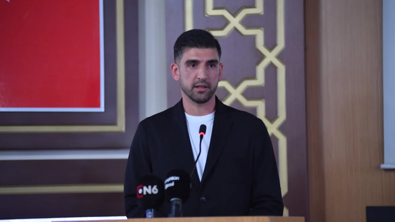 İneg&ouml;lspor'un kalecisi Bekir Sevgi'nin kitabının lansmanı yapıldı
