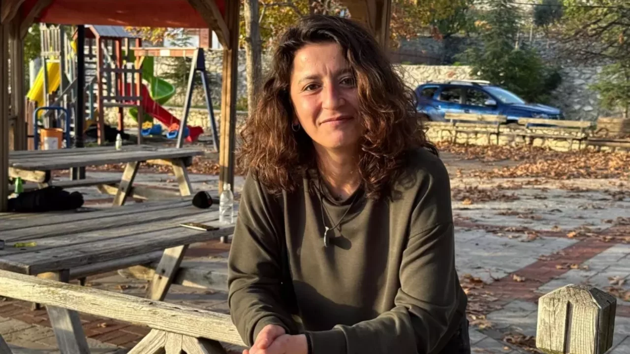 Metin Akpınar'ın Kızı Duygu Nebioğlu, "&Ccedil;ocukluk yaralarıma sahip &ccedil;ıktım"