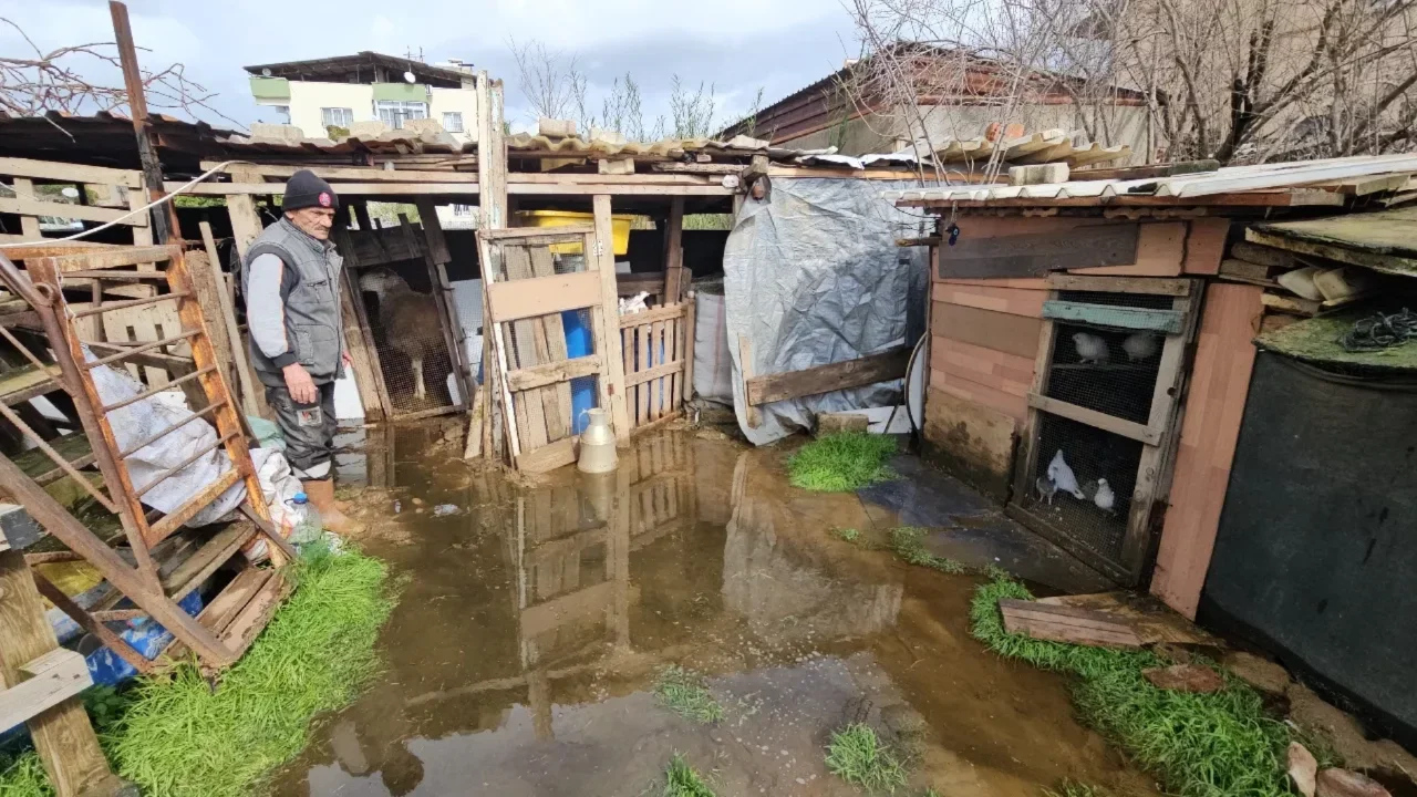 Aydın'da sağanak yağış hayatı felç etti! Nazilli'de mahalle sular altında kaldı 