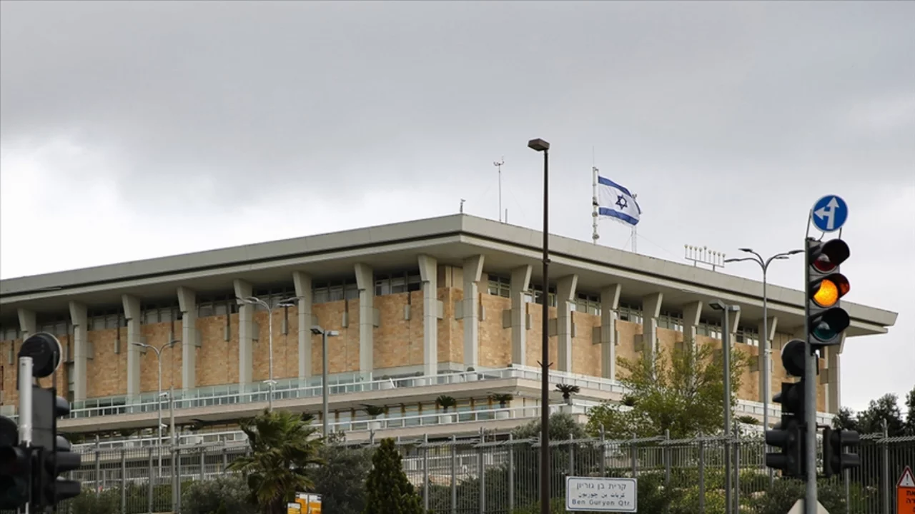 İsrail Meclisinde İran'a karşı muhtemel savaş hazırlıklarının görüşüldüğü bildirildi