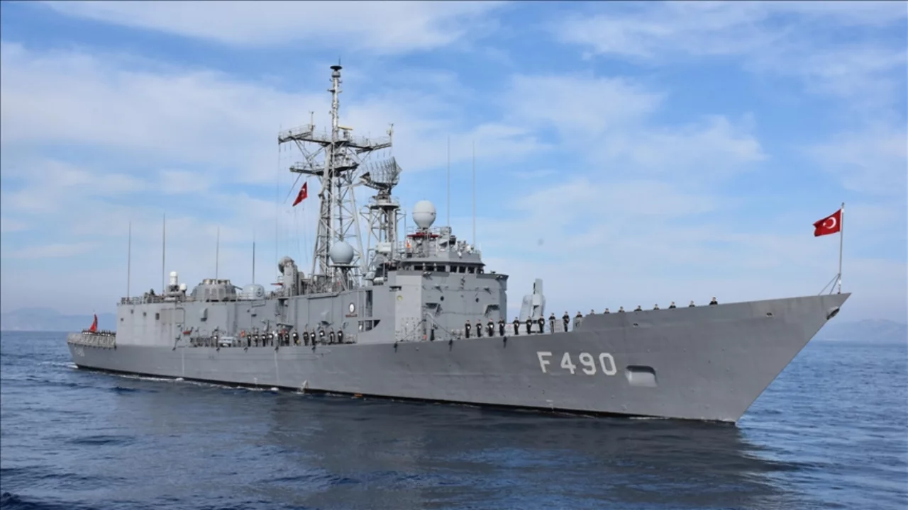 NATO'dan Akdeniz'deki harekat kapsamında komuta görevini yürüten TCG Gaziantep fırkateynine ilişkin paylaşım