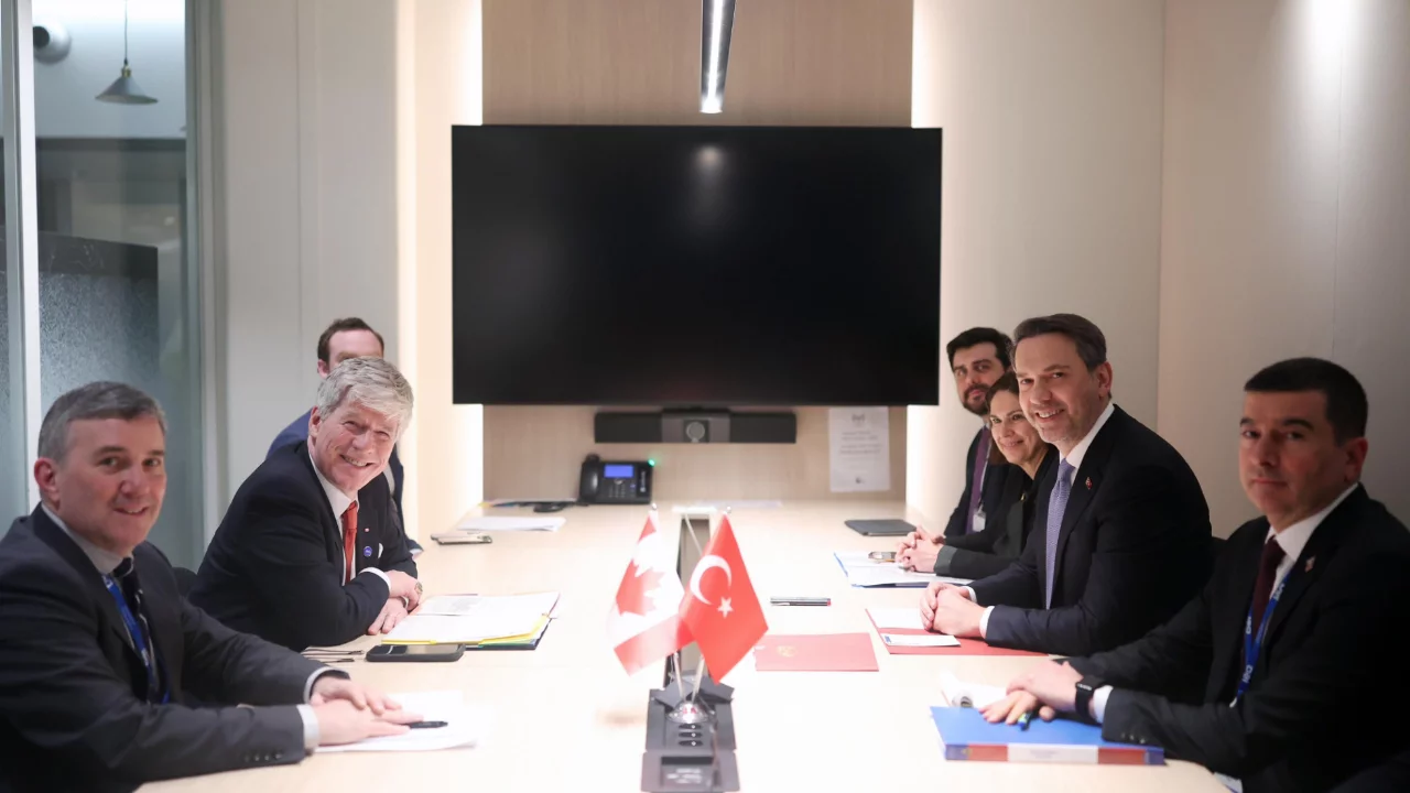 Bakan Bayraktar, Kanada Enerji Bakanı Hodgson ile g&ouml;r&uuml;şt&uuml;