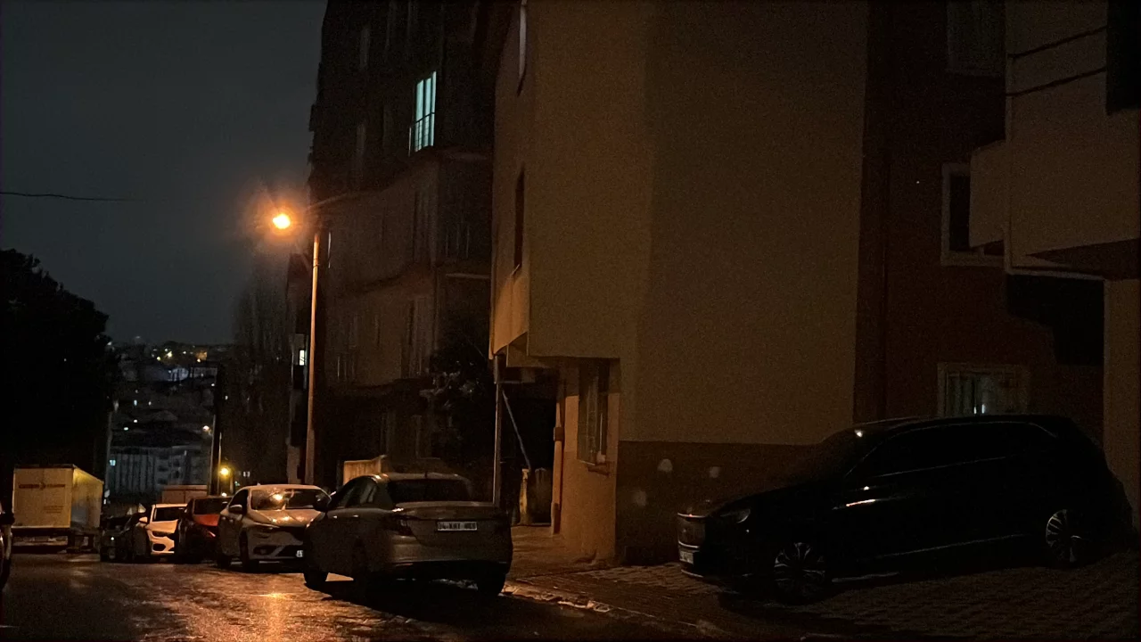 Tartıştığı emekli polisi karnından vurdu