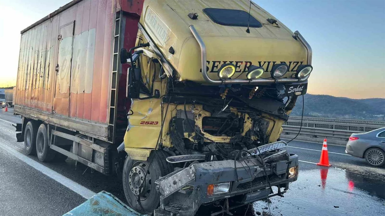 Kuzey Marmara'da korkunç kaza! Kamyon tıra çarptı 