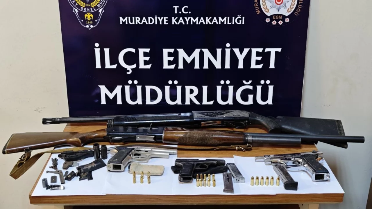 Van'da çok sayıda silah ve mühimmat ele geçirildi