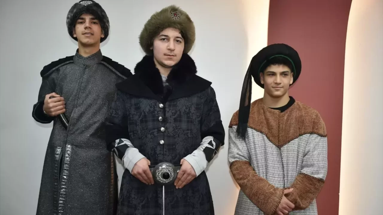 Geleceğin esnafı tiyatro oyunuyla Ahiliği anlatıyor