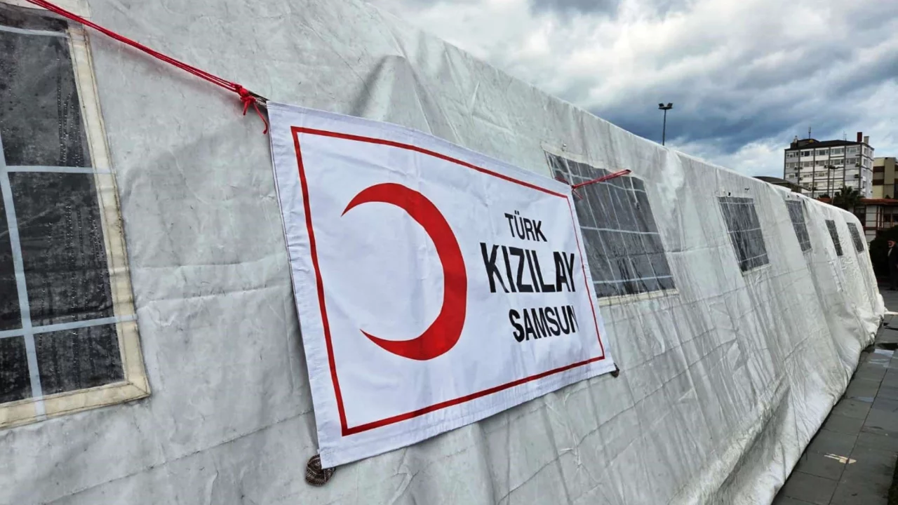 T&uuml;rk Kızılay'dan her g&uuml;n bin 300 kişilik iftar