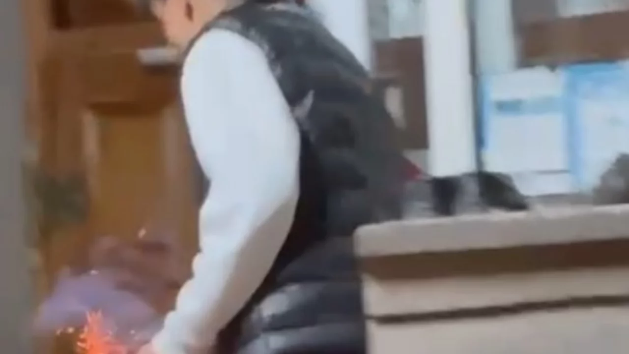 Teravih namazında camiye torpil attı