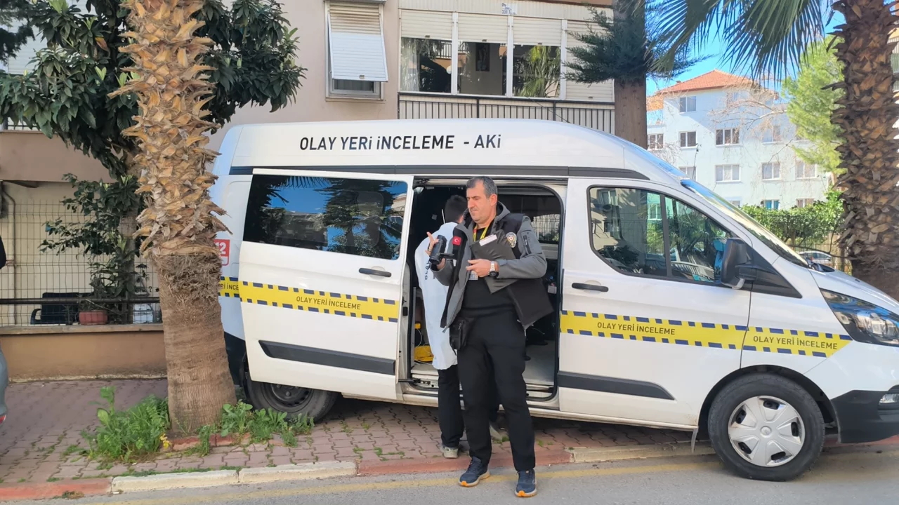 Birlikte yaşadığı kadını katledip intihar etti!