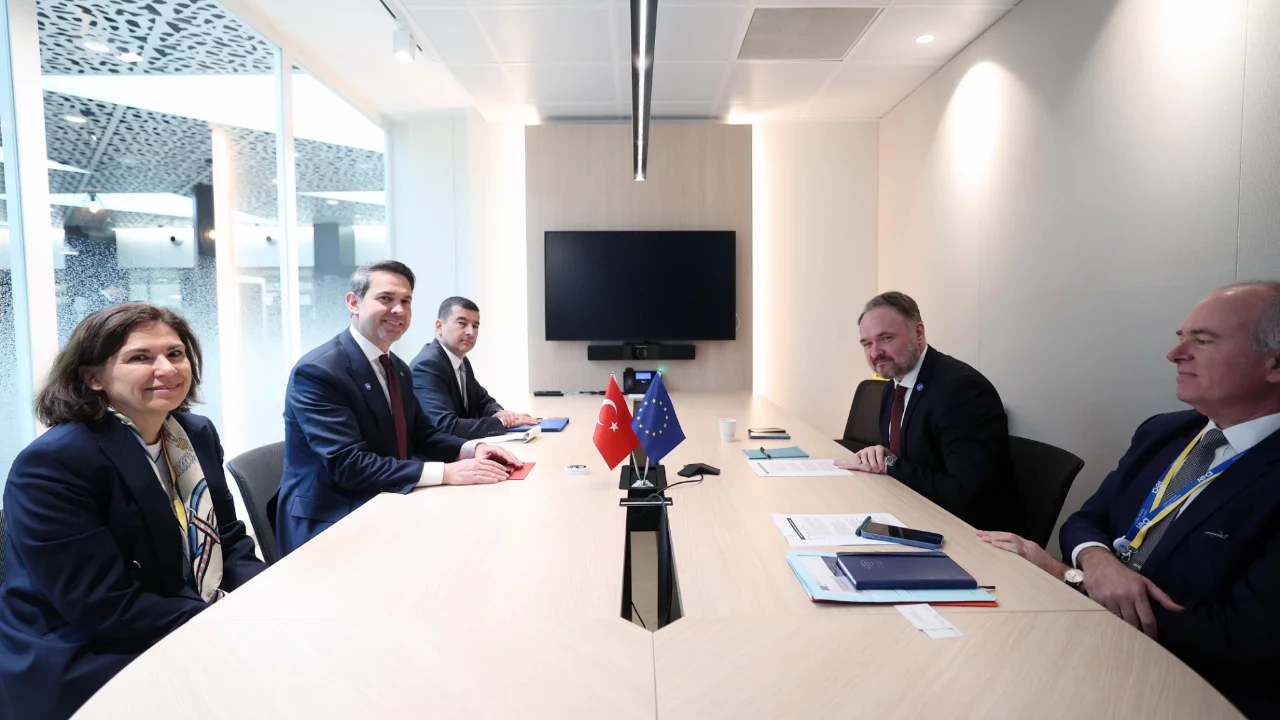 Bakan Bayraktar, Avrupa Komisyonu Enerji Komiseri Jorgensen ile bir araya geldi