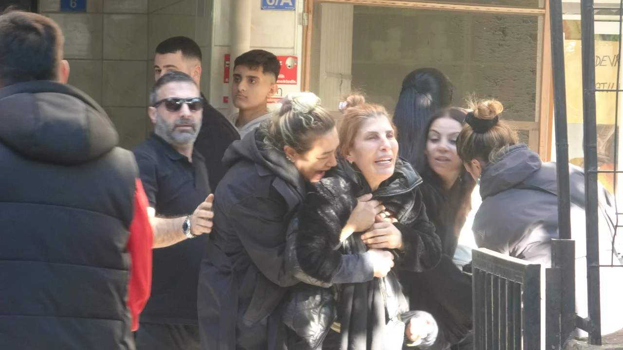 Cenaze aracını "Özgür bunu bize nasıl yaptın" diyerek yolladı