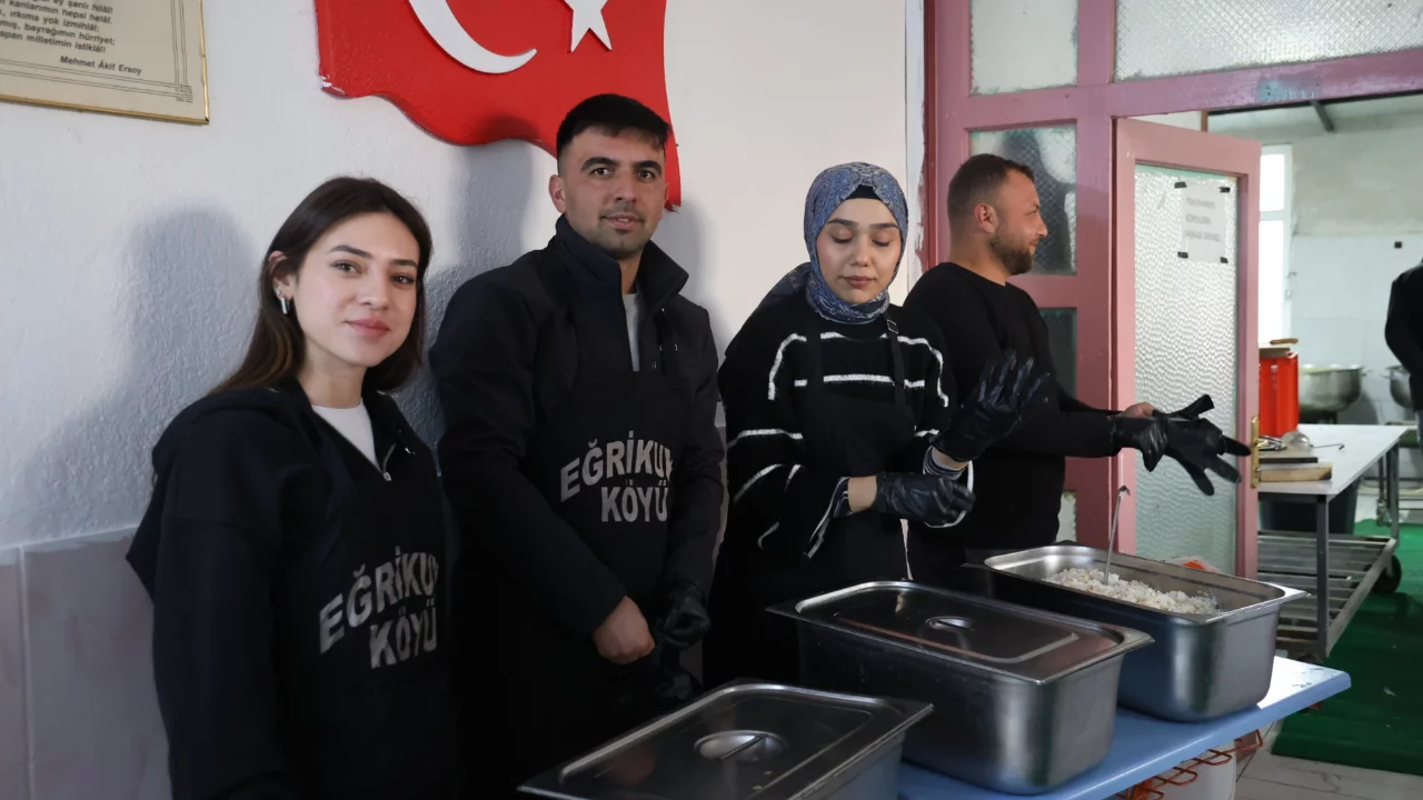 Bu köyde iftar vakti evlerde yemek pişirmek yasaklandı
