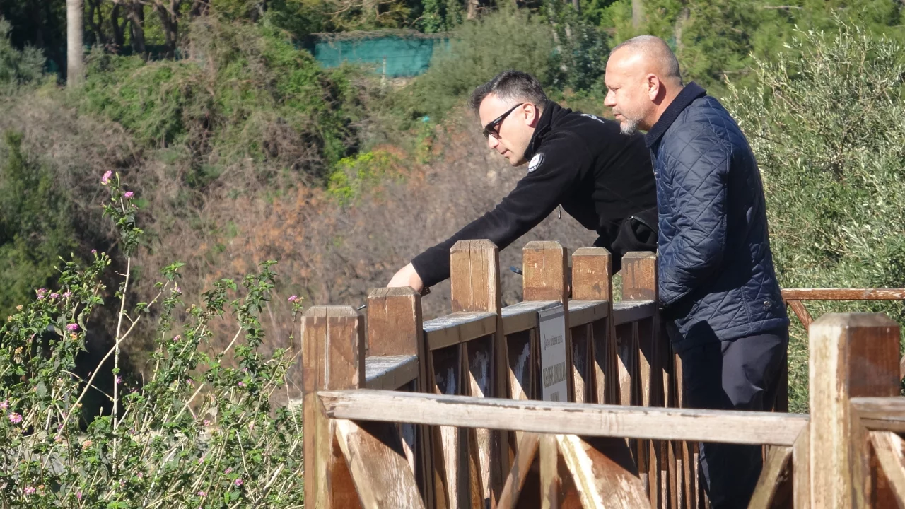 Engelli oğlu için falezlere çıktı, 2 saatte ikna edildi