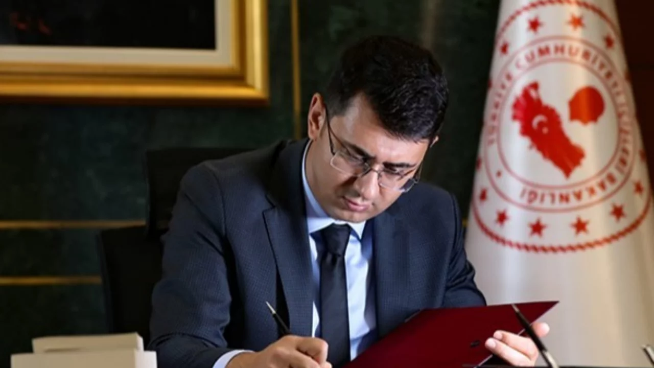 Uşak'ın yeni Valisi Serdar Kartal oldu