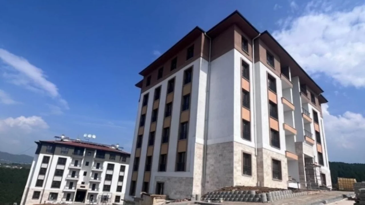 Bursa'da yüz binlerce kişinin beklediği gün geldi! TOKİ kura çekimine saatler kaldı...