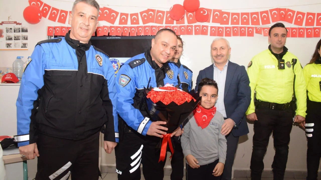 Minik yüreklerden gelen mektuplar Bursa emniyetini harekete geçirdi