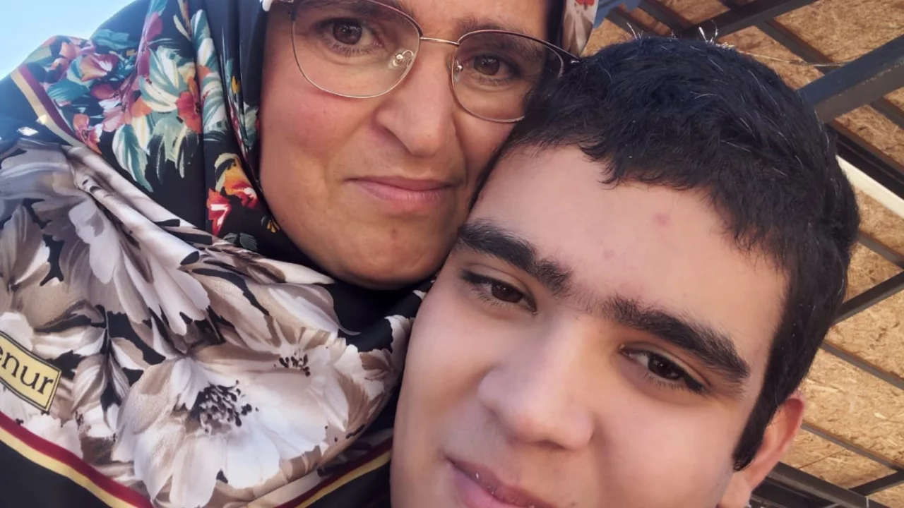 Otizmli çocuğunun başka şehre gönderilmesini istemeyen anneye bakanlık el uzattı