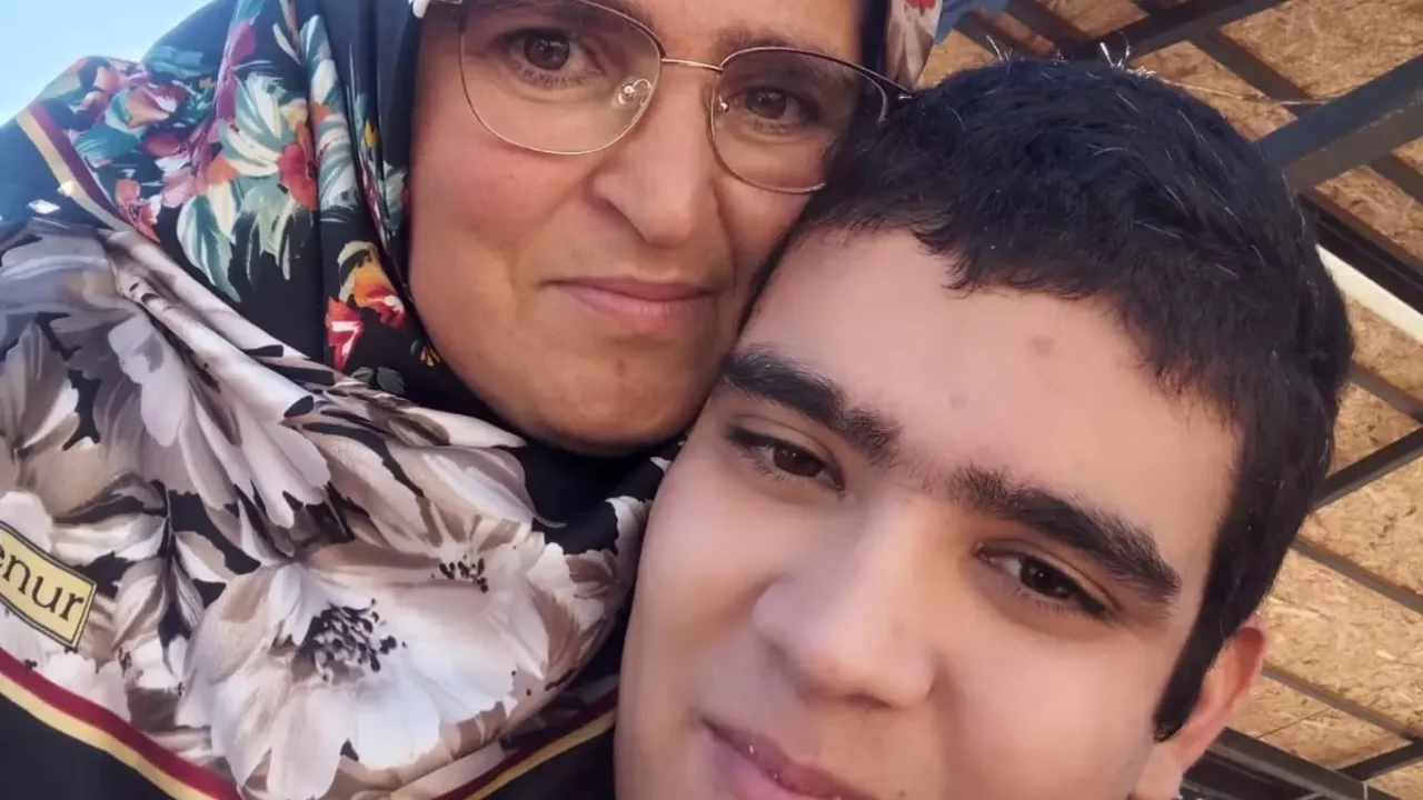 Otizmli çocuğunun başka şehre gönderilmesini istemeyen anneye bakanlık el uzattı