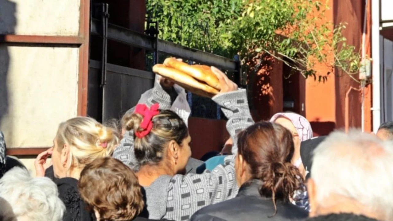 Antalya'da gizli hayırseverden günlük 750 pide ikramı