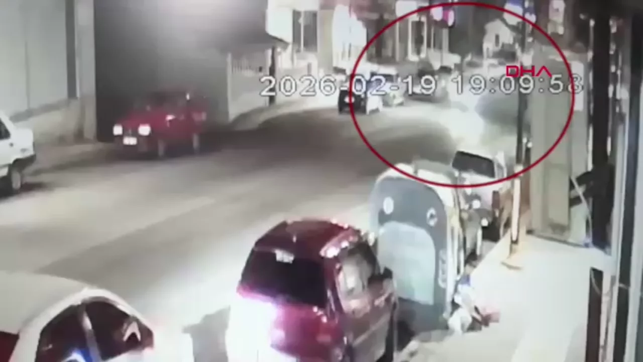 Teravih namazı giderken otomobilin çarptığı kayınvalide ile gelin öldü: O anlar kamerada