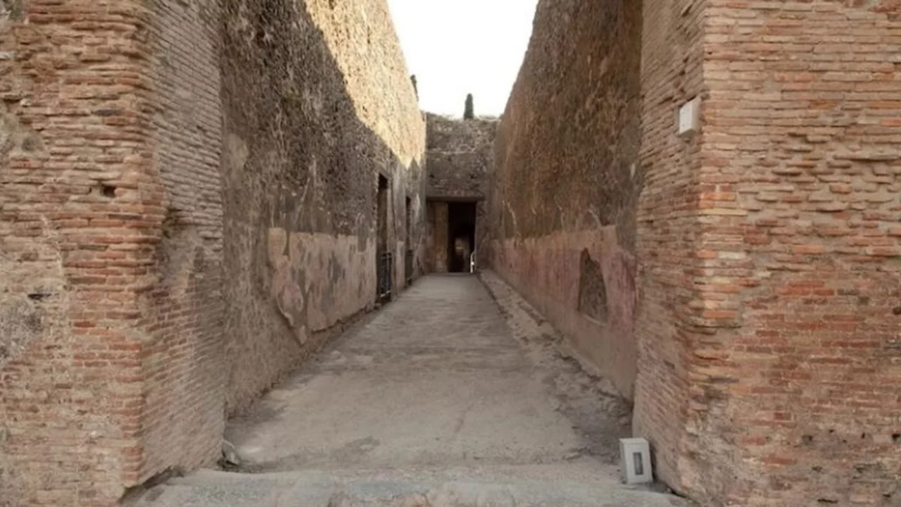 Antik Kent'te 2 bin yıllık aşk mesajları bulundu!